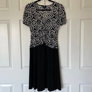 En Focus black & white stretch dress size 4 petite